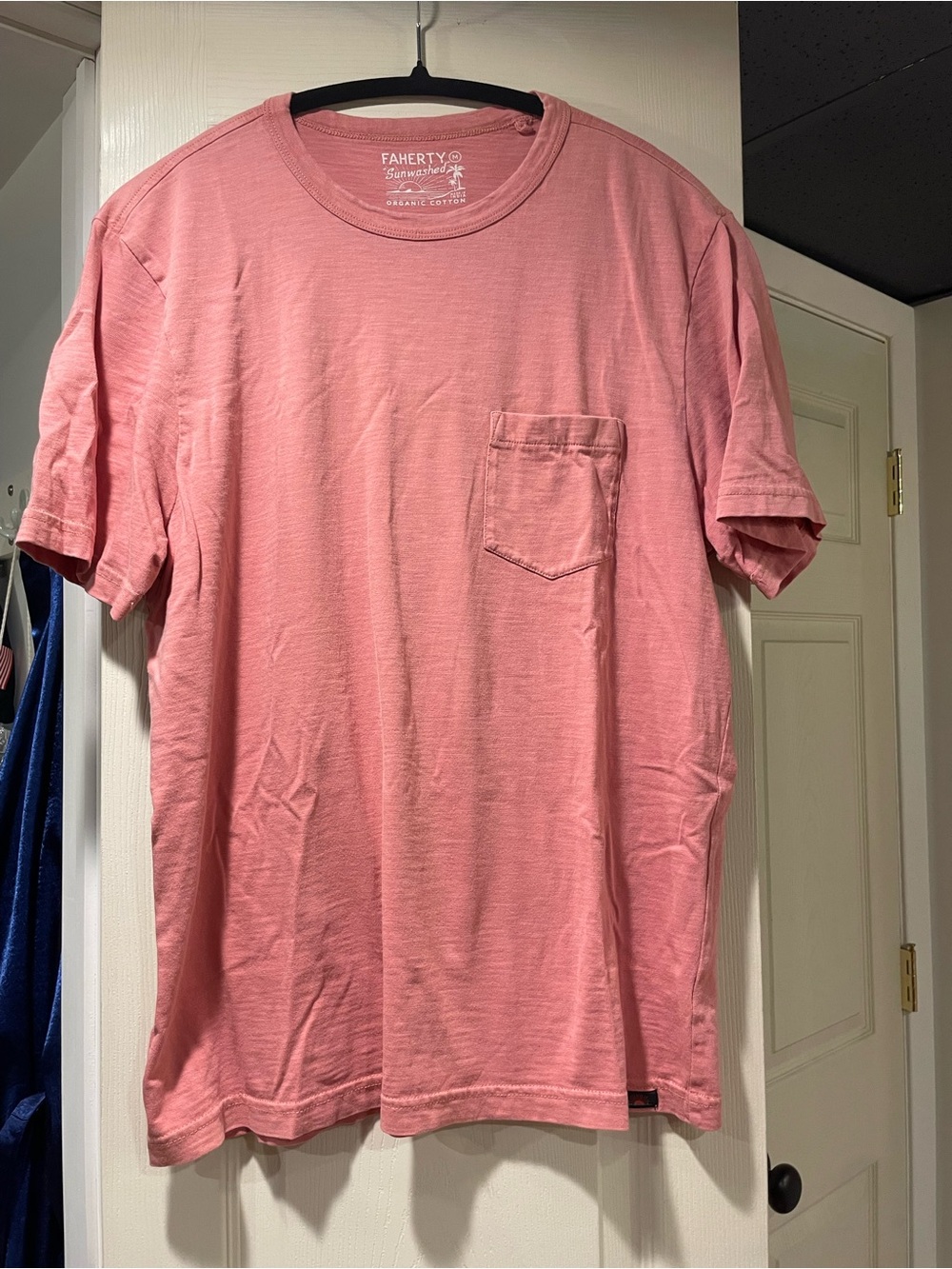 Faherty Men’s Medium Sunwashed Organic Cotton Pocket Tee Coral Pink